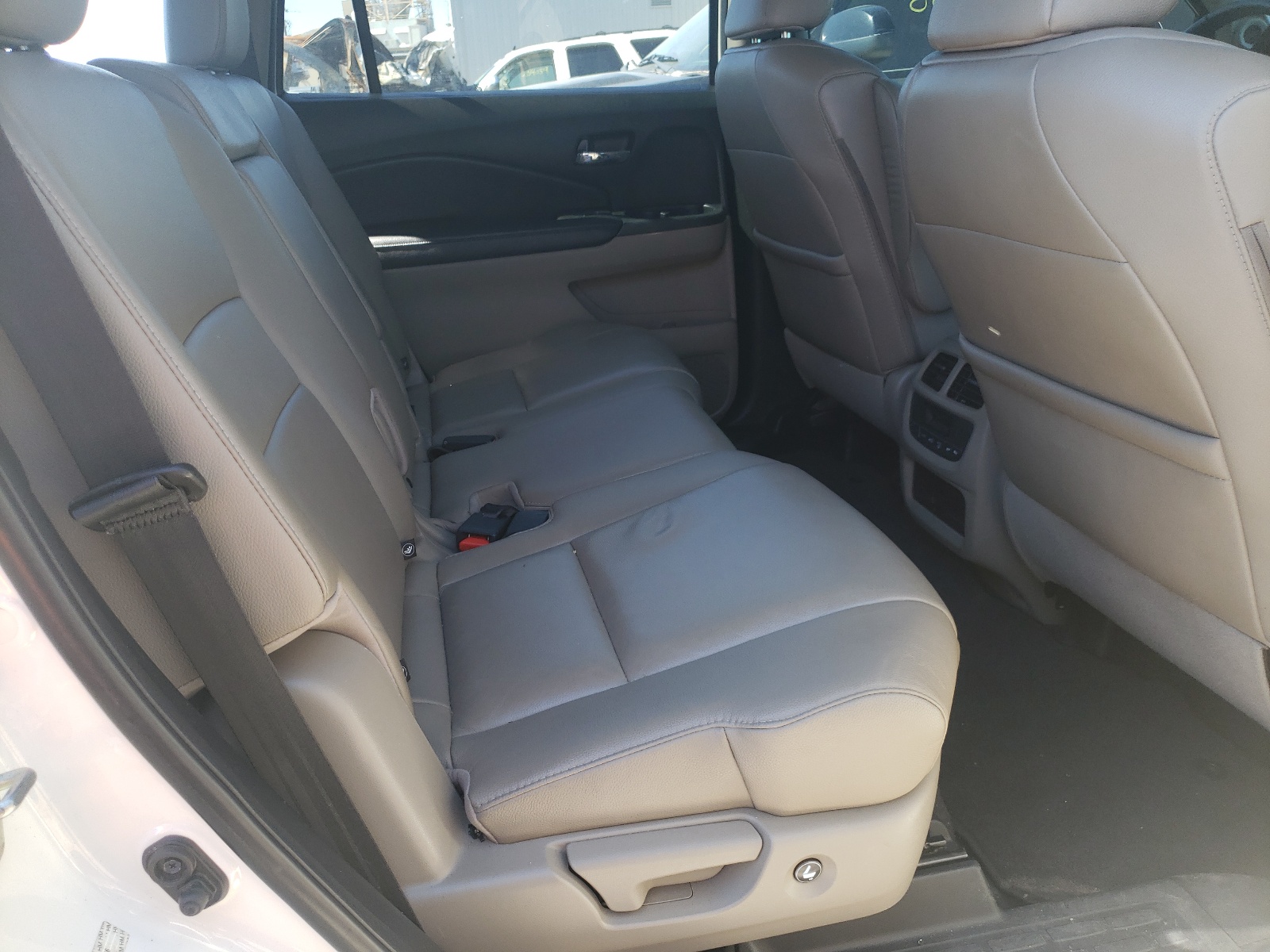 Zdjęcie 6 z aukcji – 2016 HONDA PILOT EXL z VIN 5FNYF5H53GB007616