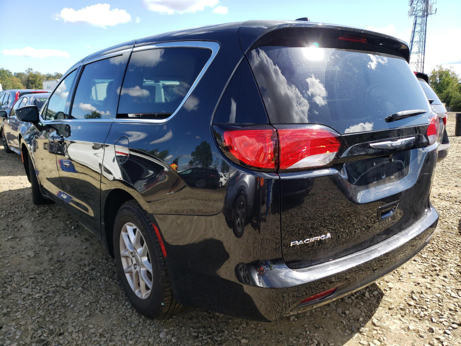Photo 3 from auction – 2017 CHRYSLER PACIFICA T with VIN 2C4RC1DG4HR502586