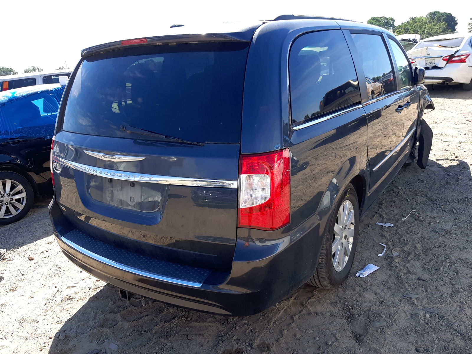 Photo 4 from auction – 2014 CHRYSLER TOWN & COU with VIN 2C4RC1BG7ER440437