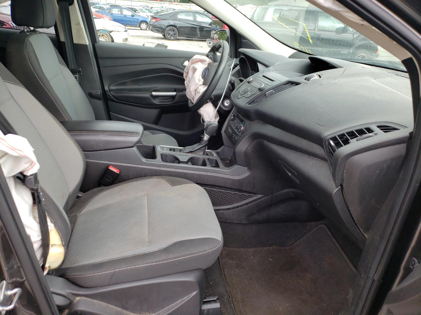 Photo 5 from auction – 2017 FORD ESCAPE SE with VIN 1FMCU0GD5HUE04020