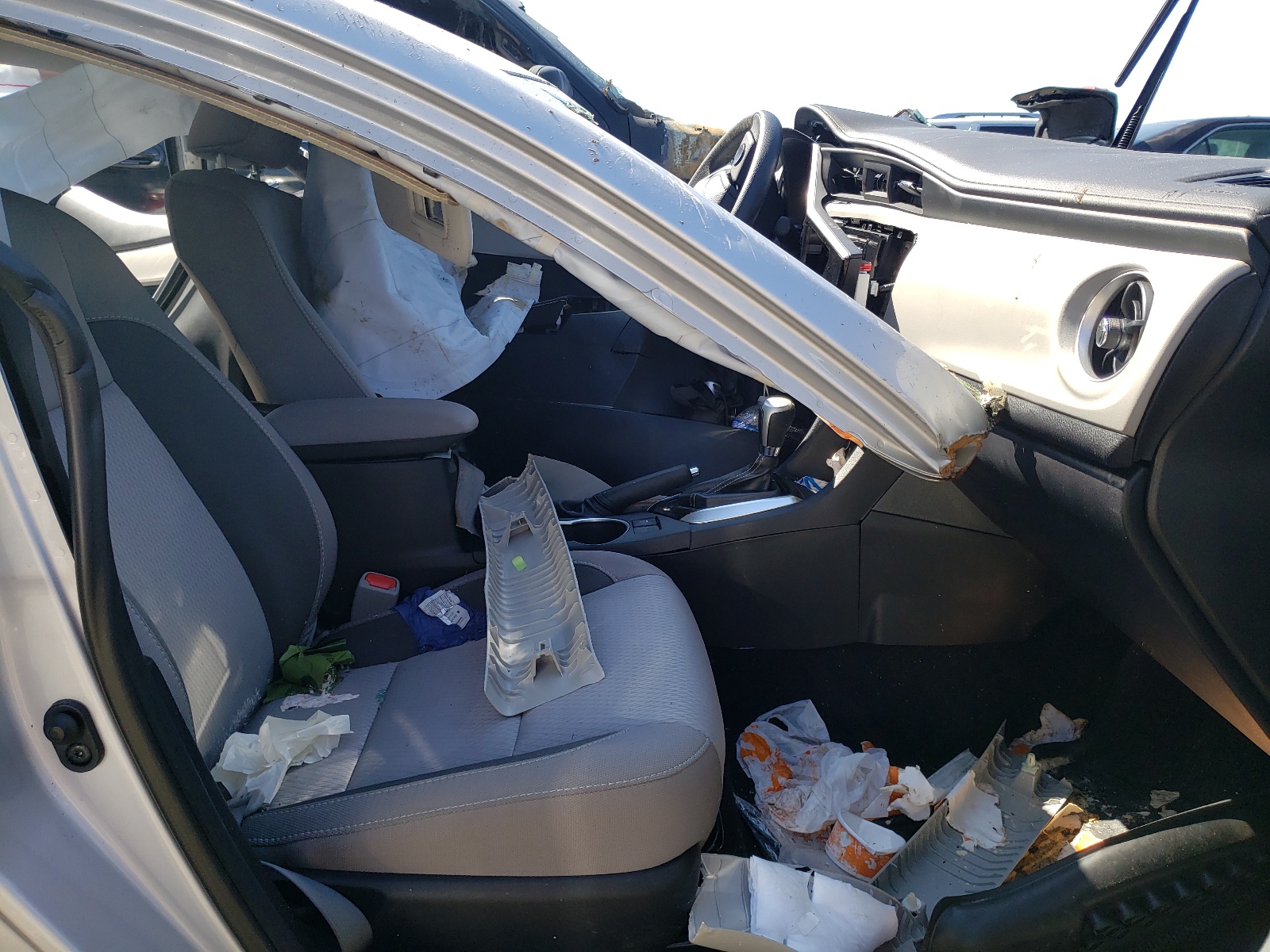 Photo 5 from auction – 2019 TOYOTA COROLLA L with VIN 2T1BURHE7KC153887