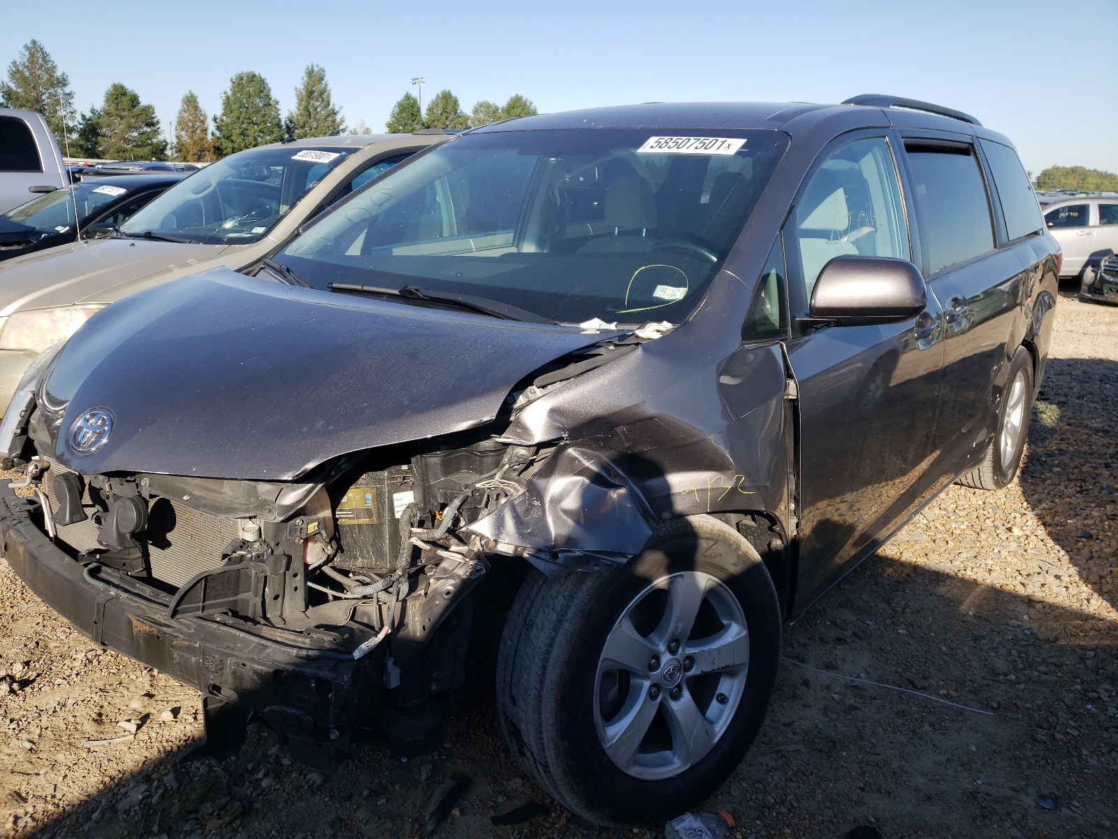 Photo 2 from auction – 2015 TOYOTA SIENNA LE with VIN 5TDKK3DC3FS662699
