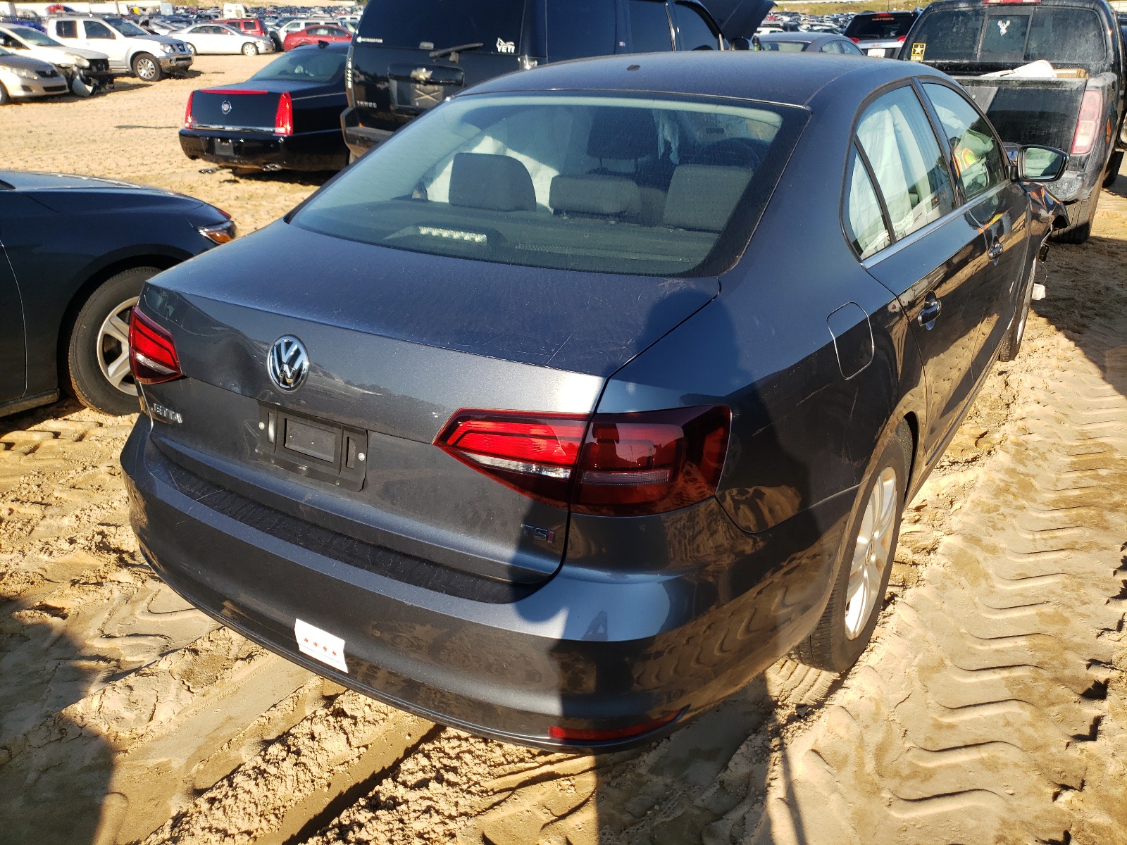 Photo 4 from auction – 2017 VOLKSWAGEN JETTA S with VIN 3VW2B7AJXHM310472