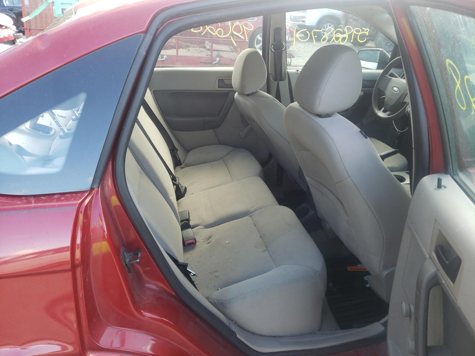 Photo 6 from auction – 2011 FORD FOCUS S with VIN 1FAHP3EN3BW110521