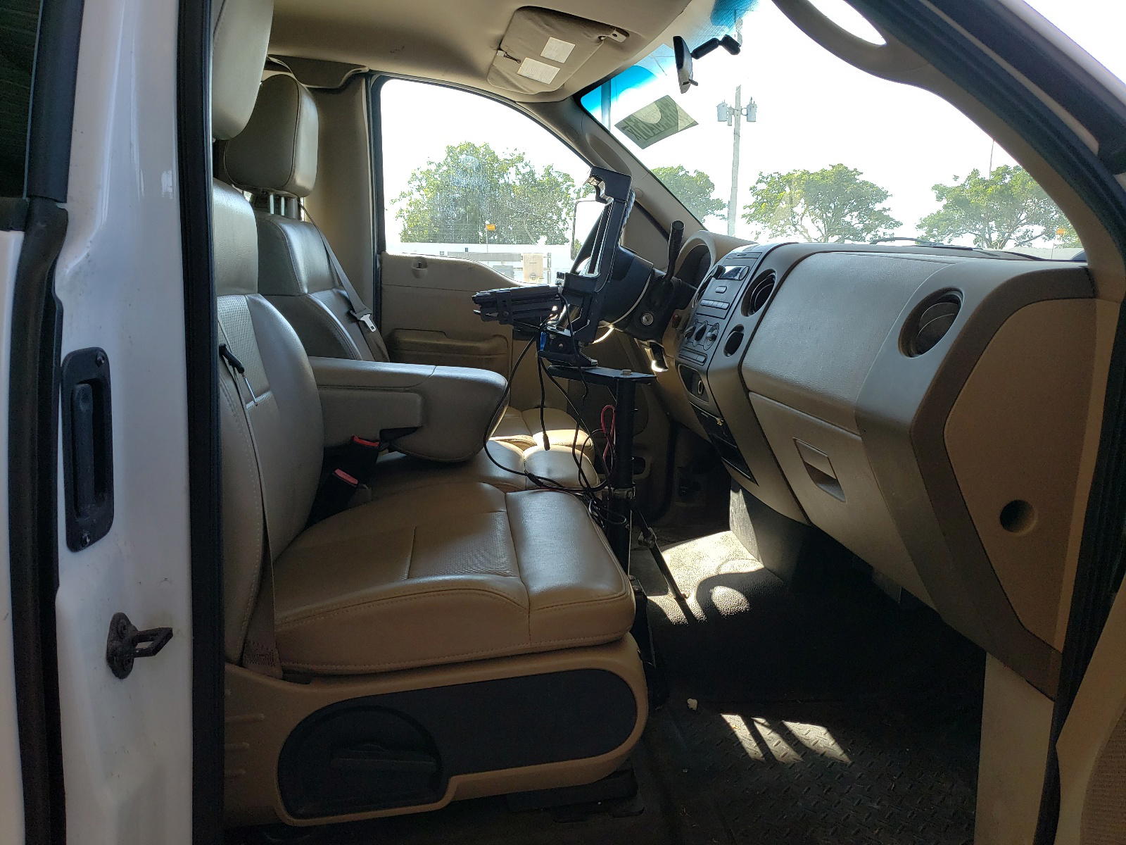 Photo 5 from auction – 2008 FORD F150 with VIN 1FTRF12228KC11131