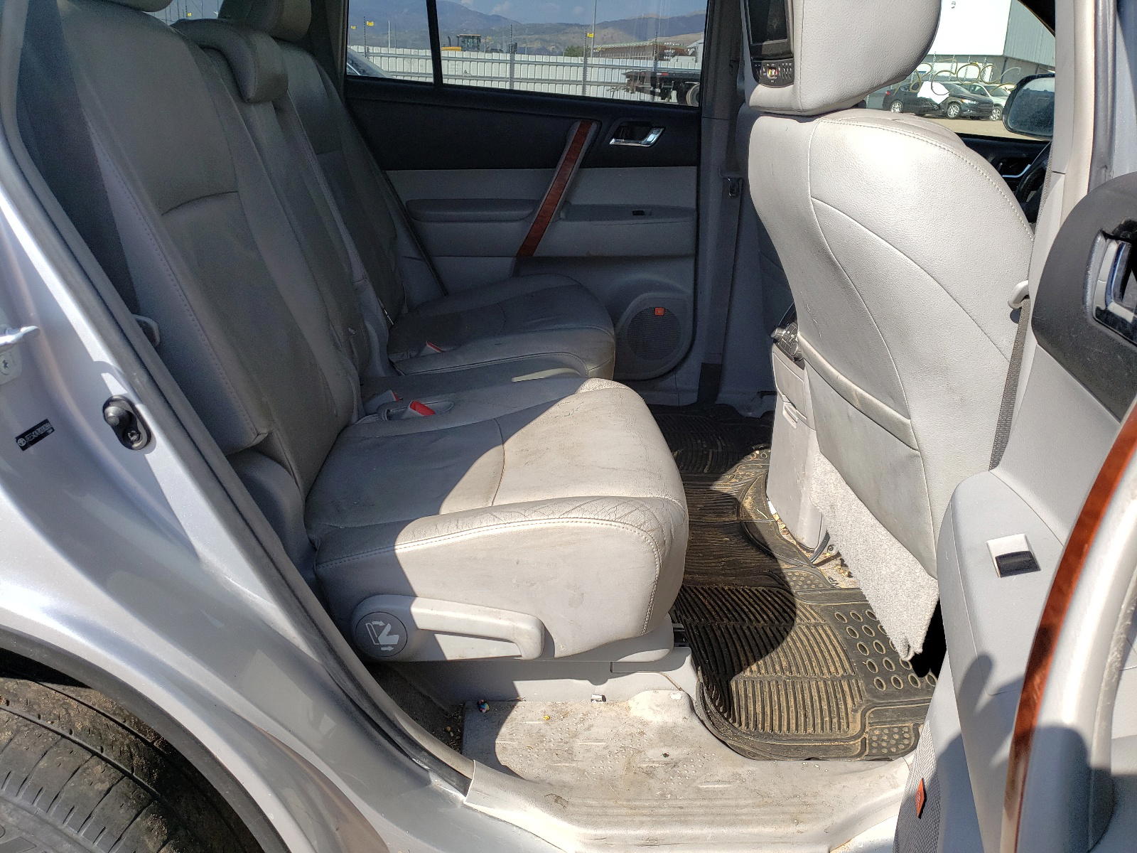Photo 6 from auction – 2008 TOYOTA HIGHLANDER with VIN JTEES42A782083886