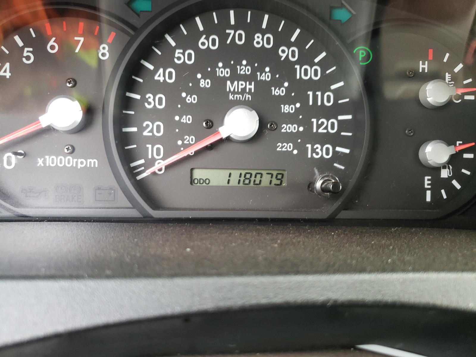 Photo 8 from auction – 2004 KIA SORENTO EX with VIN KNDJD733445194497