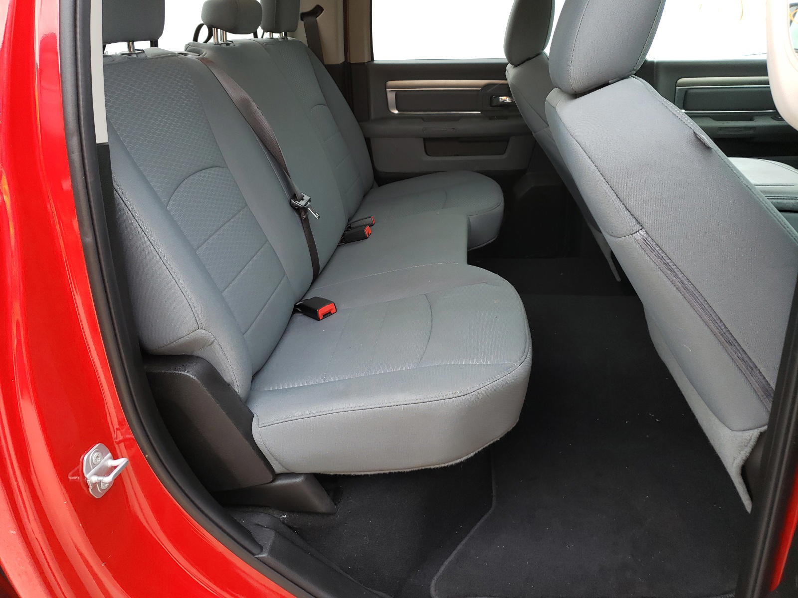 Photo 6 from auction – 2019 RAM 1500 CLASS with VIN 1C6RR7TT1KS648151
