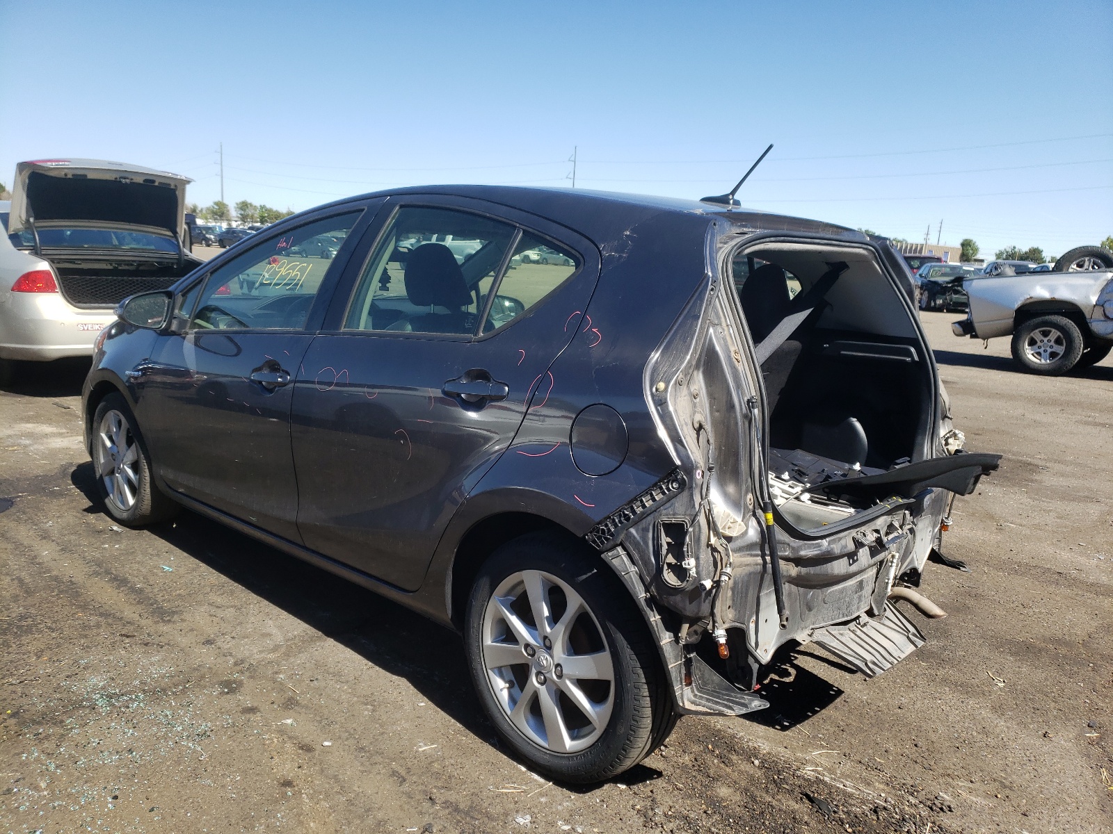 Photo 3 from auction – 2013 TOYOTA PRIUS C with VIN JTDKDTB34D1053628