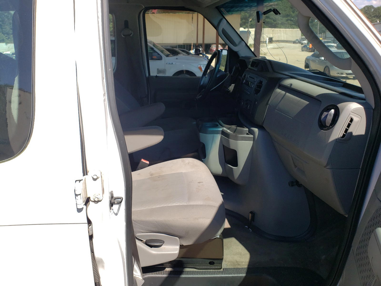 Photo 5 from auction – 2014 FORD ECONOLINE with VIN 1FBSS3BL3EDA07606