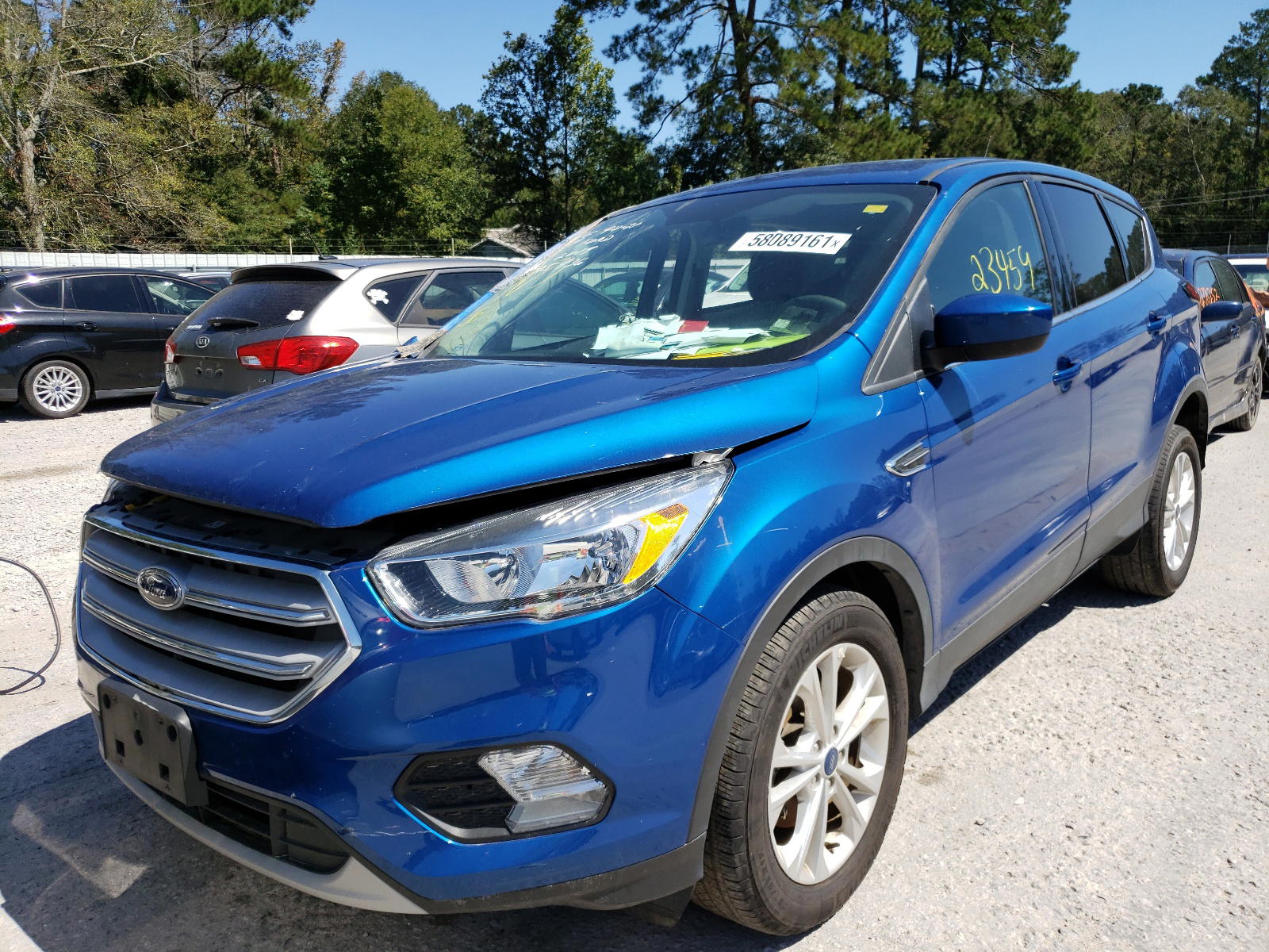 Photo 2 from auction – 2019 FORD ESCAPE SE with VIN 1FMCU0GD6KUC45936