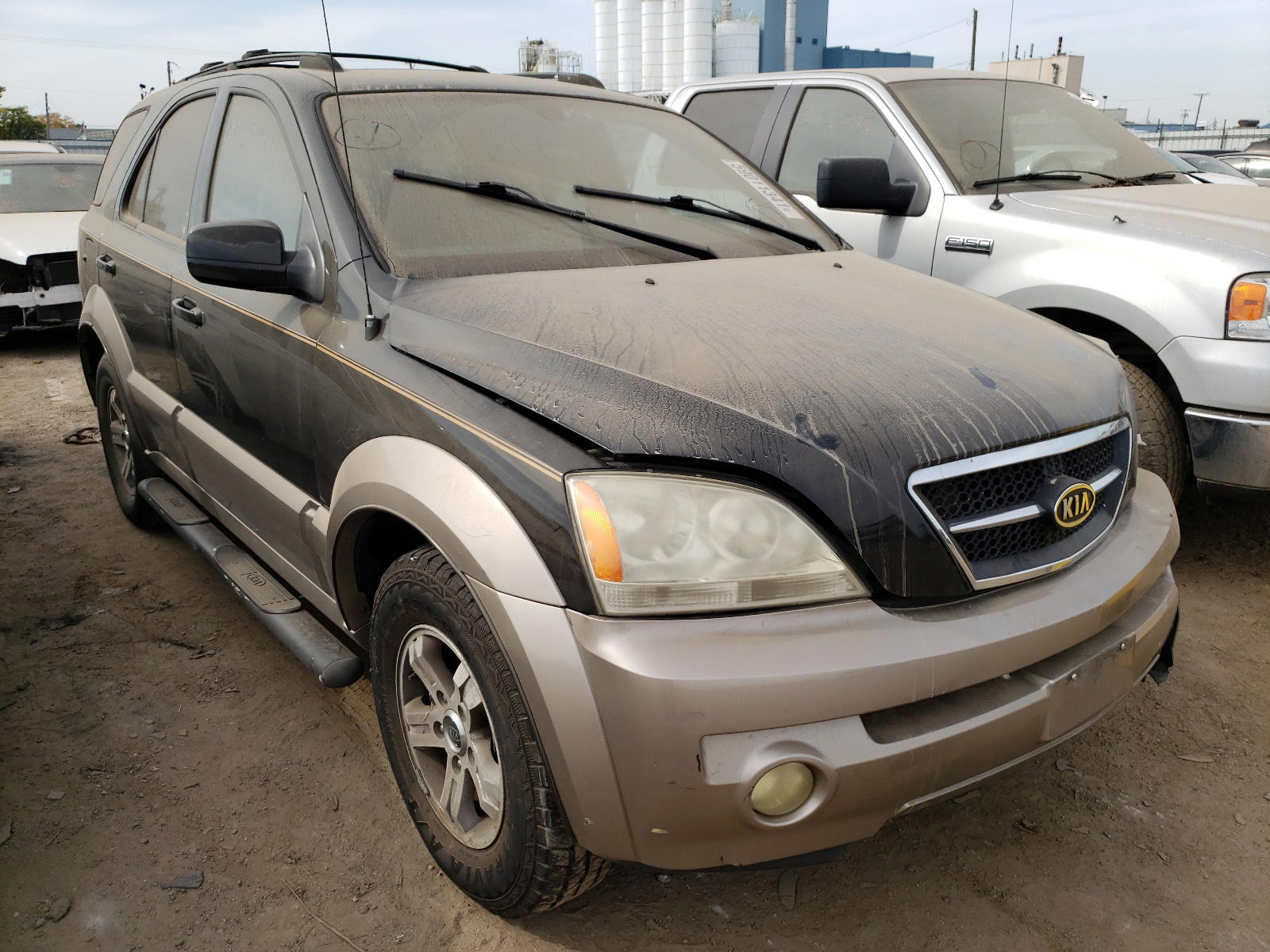 KIA SORENTO EX 2004 with VIN KNDJD733445194497 - Photo from auction