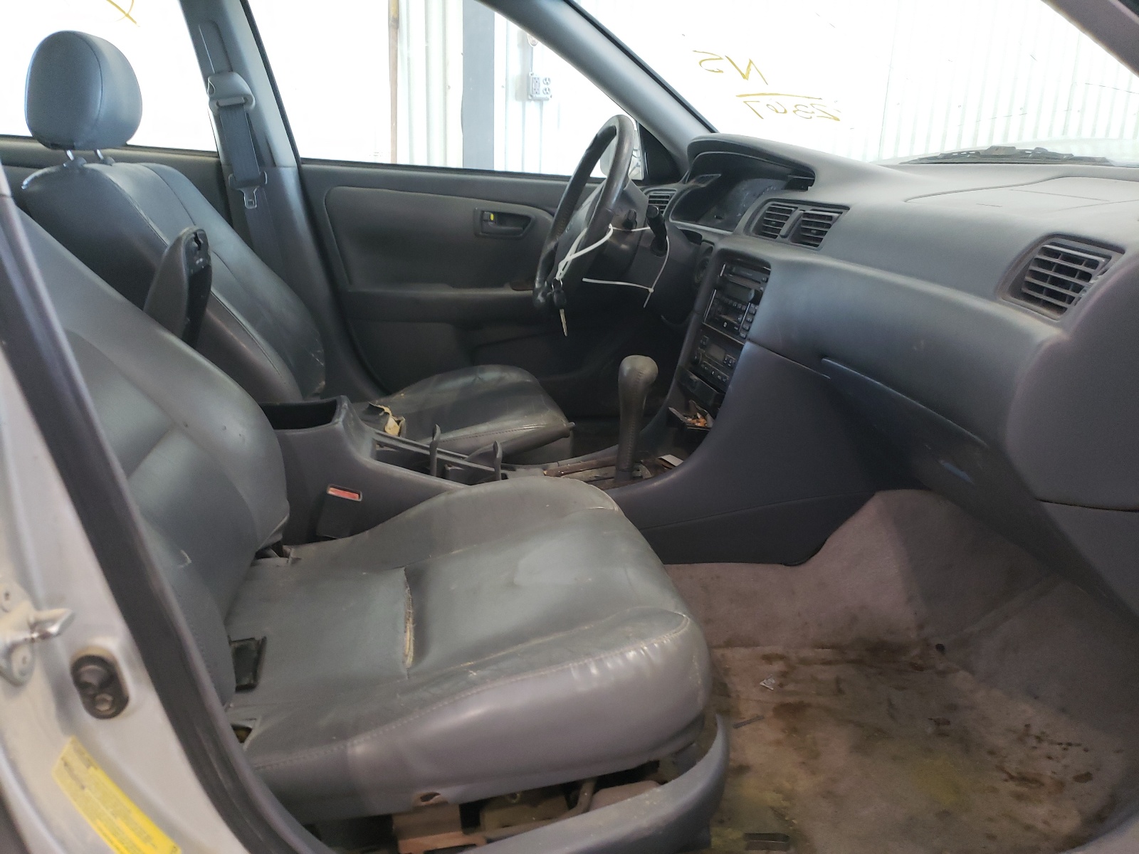Photo 5 from auction – 2001 TOYOTA CAMRY LE with VIN 4T1BF28K51U122867