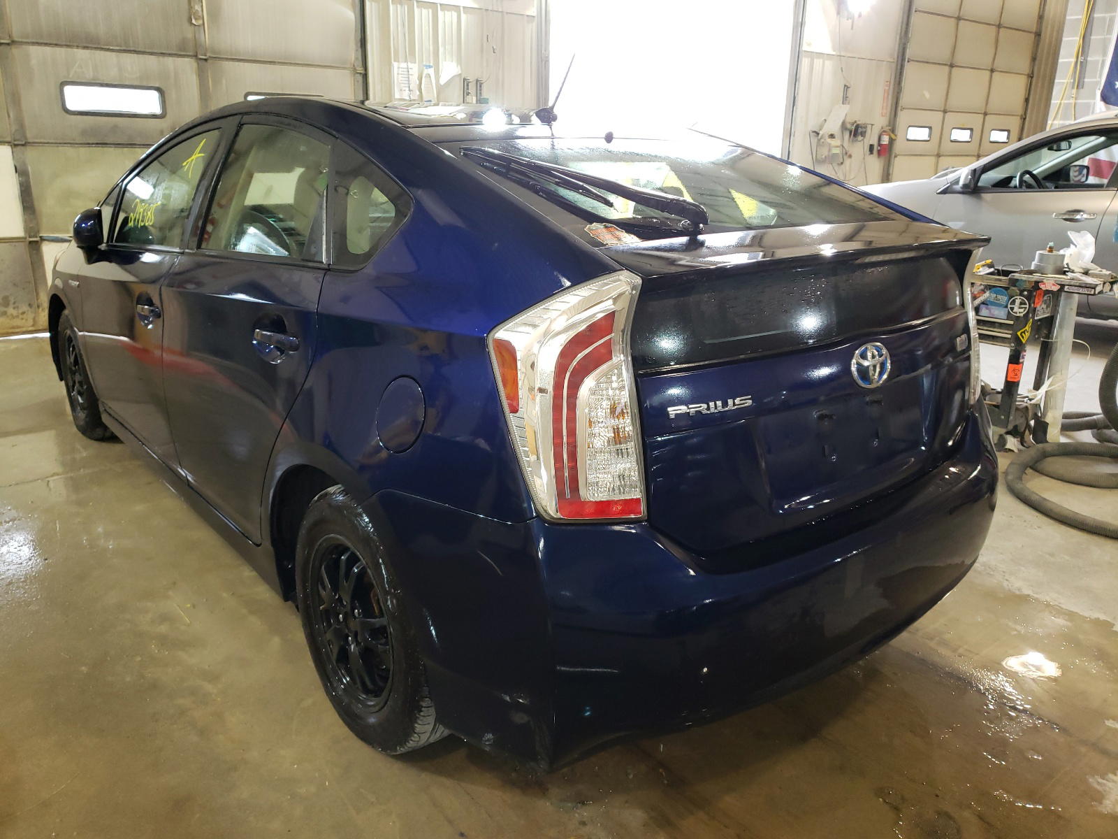 Photo 3 from auction – 2012 TOYOTA PRIUS with VIN JTDKN3DU0C1550483