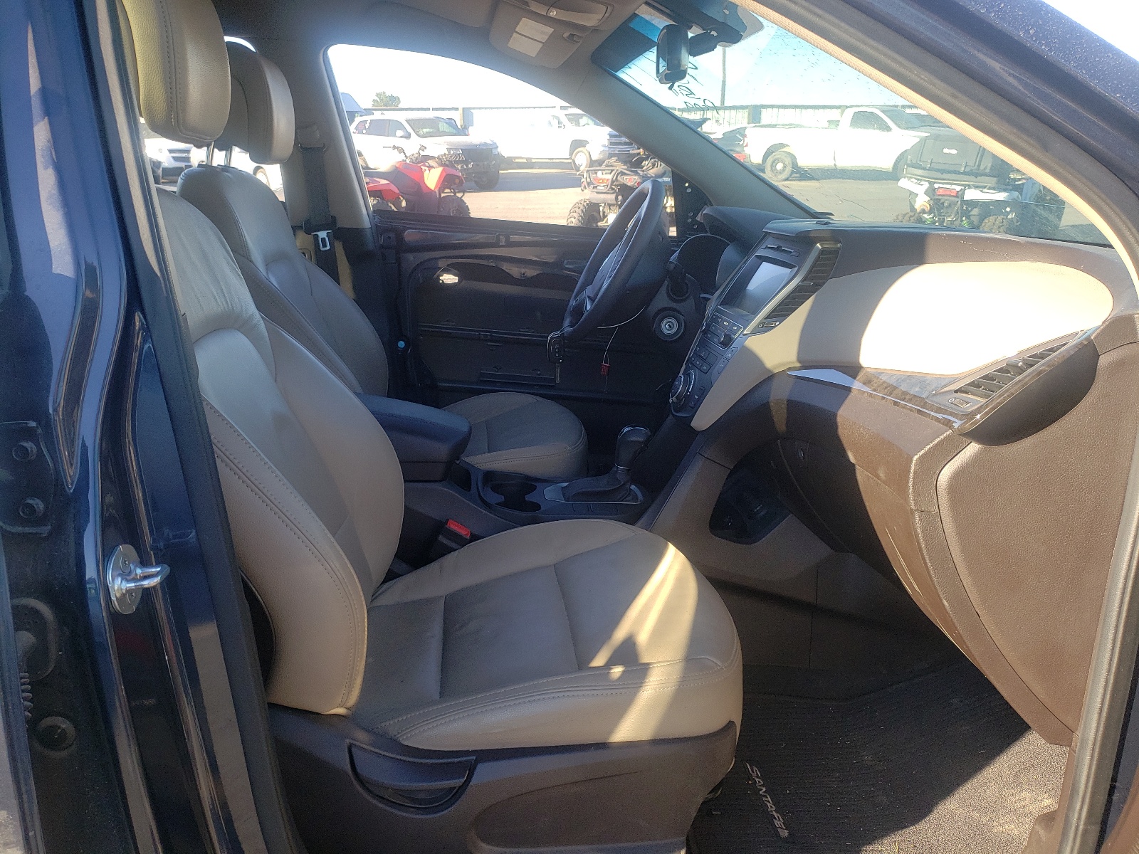 Photo 5 from auction – 2017 HYUNDAI SANTA FE S with VIN 5NMZU3LB7HH015312
