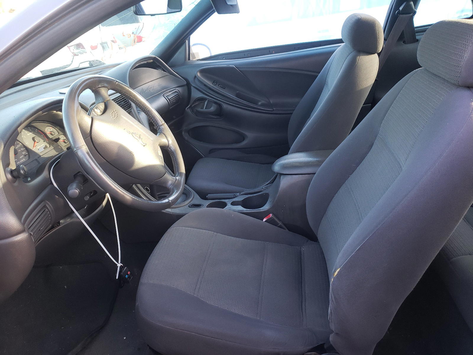 Photo 5 from auction – 2002 FORD MUSTANG with VIN 1FAFP40422F206619