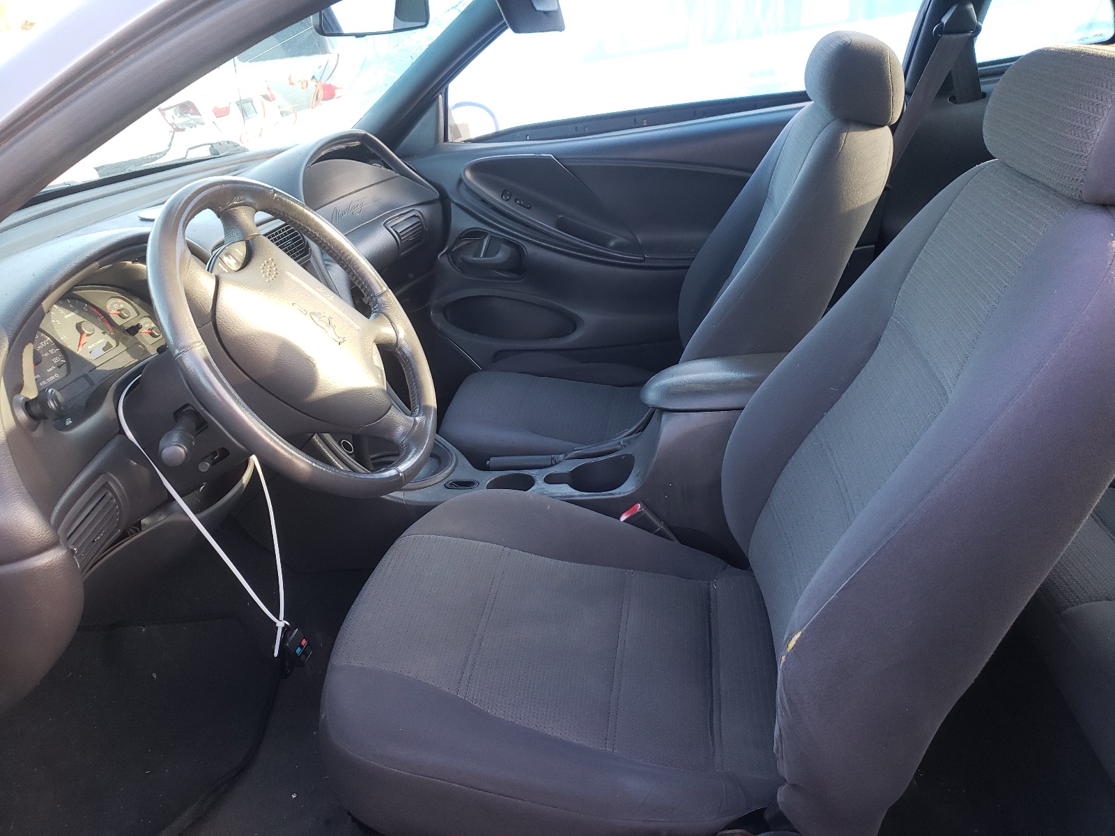 صورة رقم 5 من المزاد - 2002 FORD MUSTANG مع VIN 1FAFP40422F206619