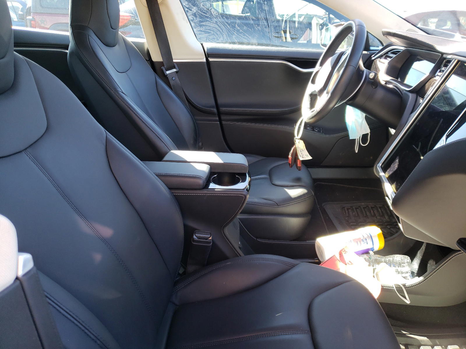 Photo 5 from auction – 2015 TESLA MODEL S 85 with VIN 5YJSA1H28FFP71317