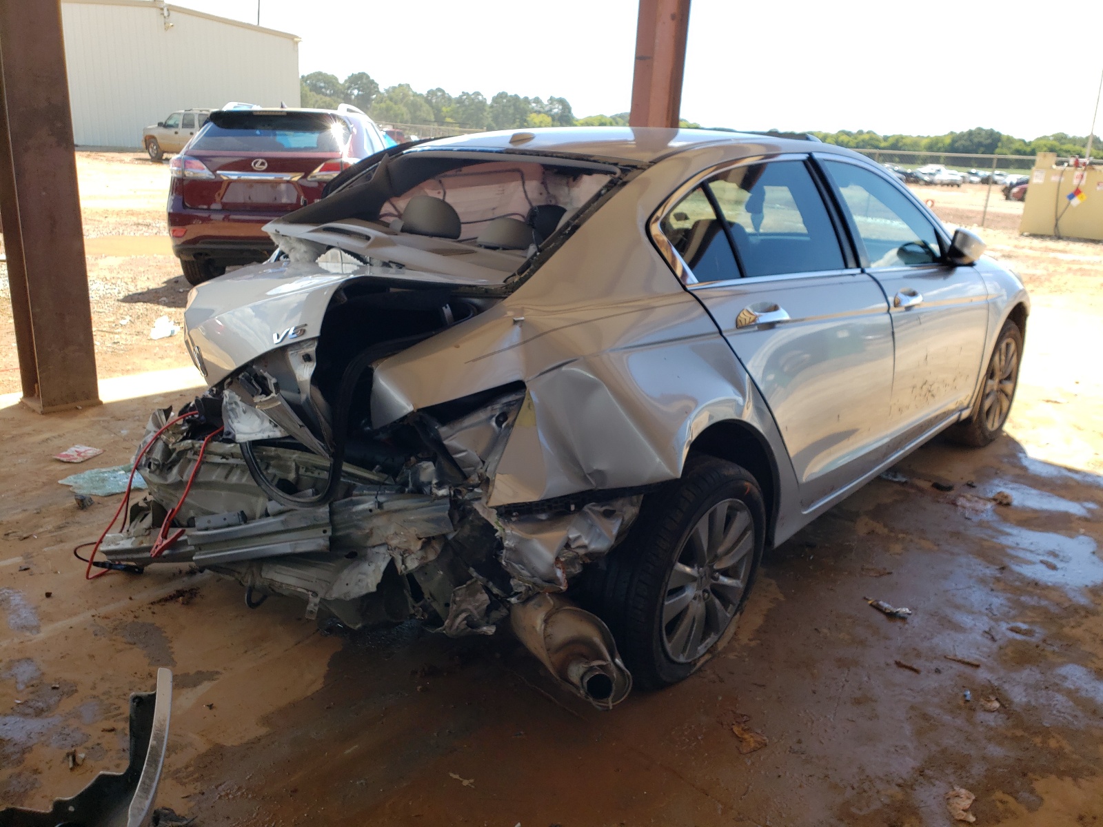 Photo 4 from auction – 2011 HONDA ACCORD EXL with VIN 1HGCP3F85BA028575