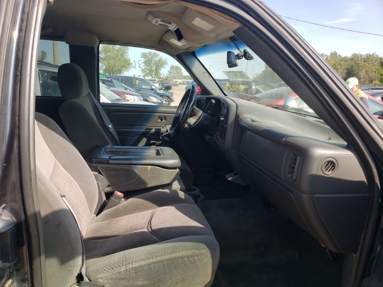 Photo 5 from auction – 2004 CHEVROLET SILVERADO with VIN 1GCEK19T14E141378