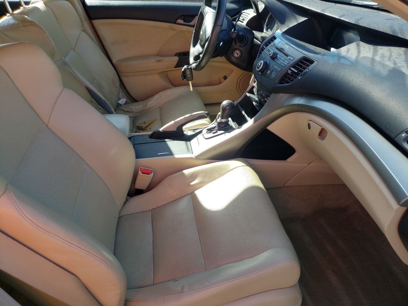 Photo 5 from auction – 2010 ACURA TSX with VIN JH4CU2F6XAC002572