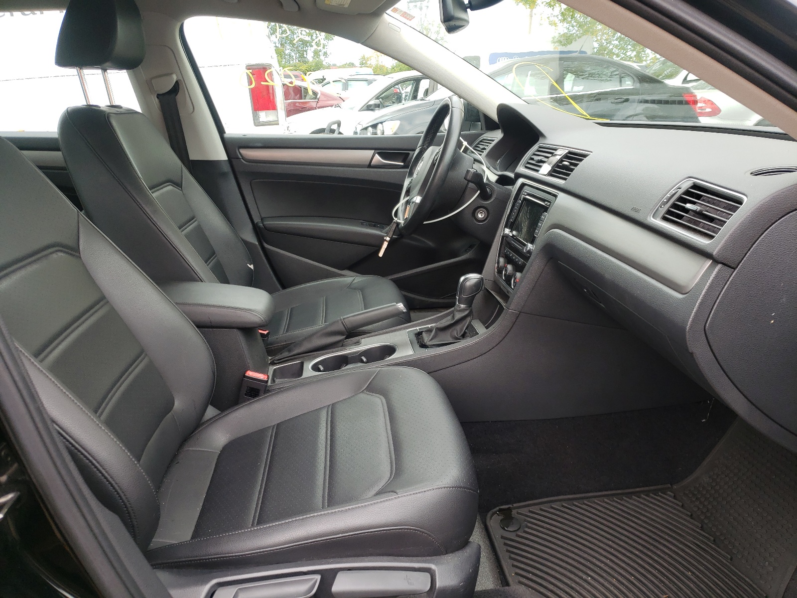 Photo 5 from auction – 2014 VOLKSWAGEN PASSAT SE with VIN 1VWBT7A3XEC117587