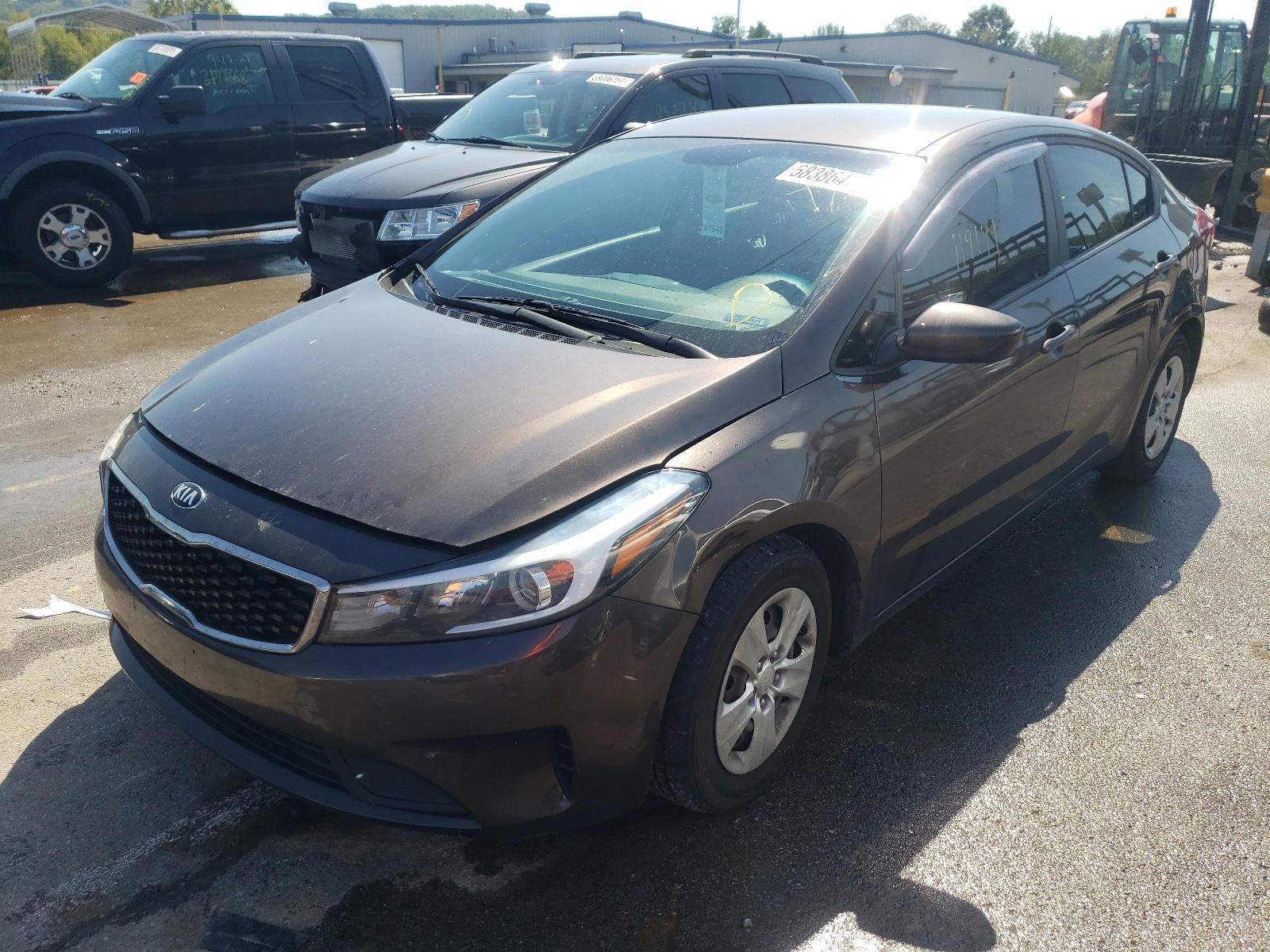 Photo 2 from auction – 2017 KIA FORTE LX with VIN 3KPFK4A79HE068940