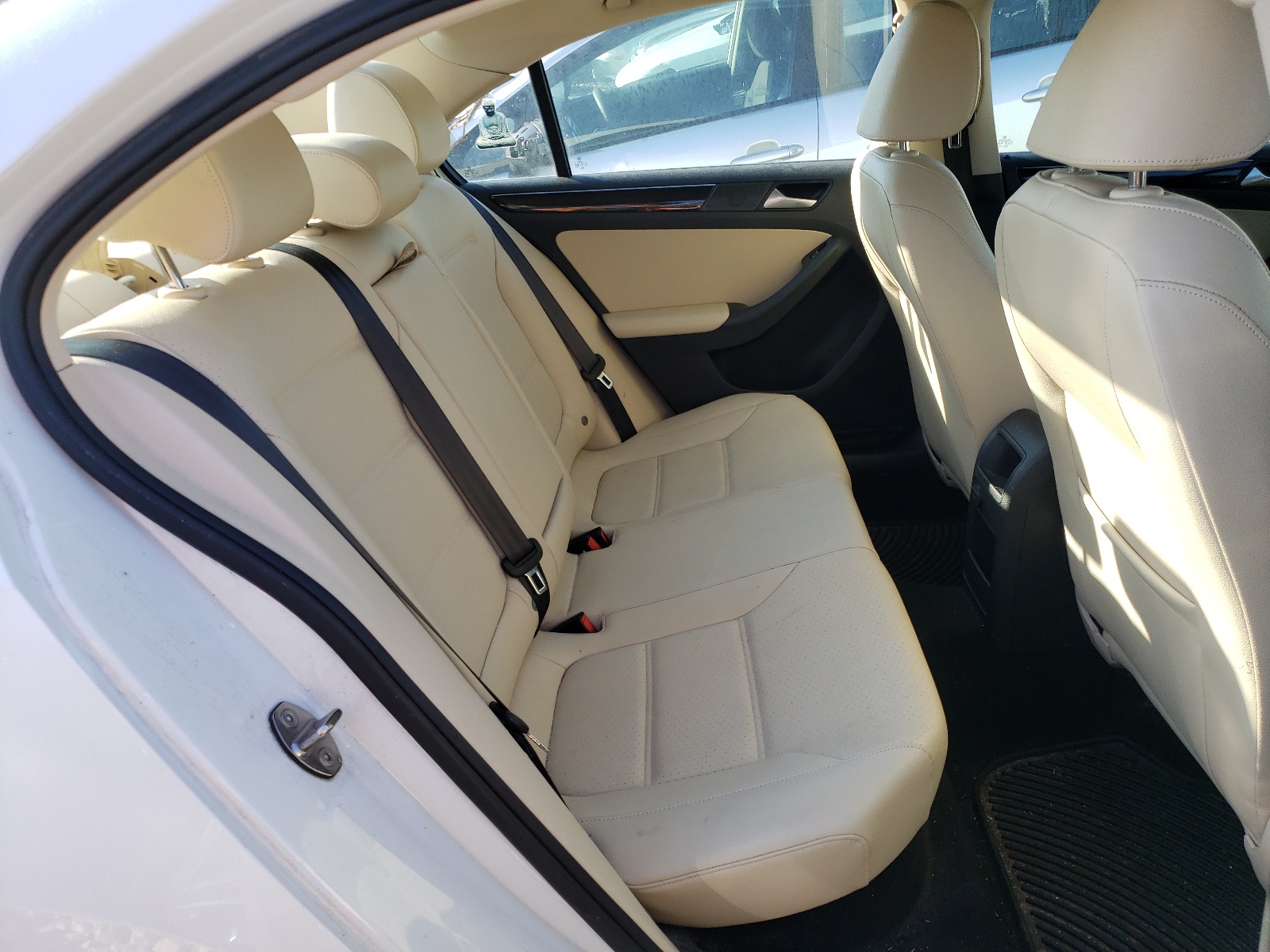 Photo 6 from auction – 2017 VOLKSWAGEN JETTA SEL with VIN 3VWL17AJ6HM333920