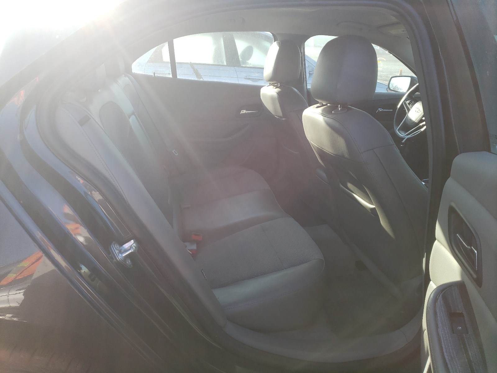 Photo 6 from auction – 2016 CHEVROLET MALIBU LIM with VIN 1G11C5SA4GU103397