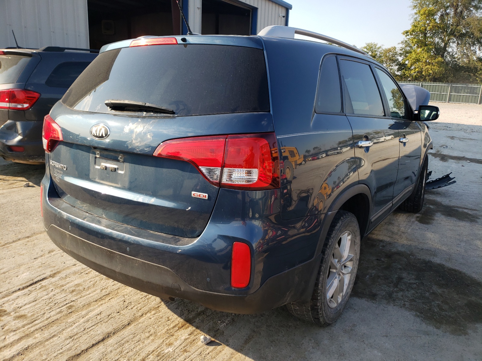 Photo 4 from auction – 2014 KIA SORENTO LX with VIN 5XYKT4A61EG459310