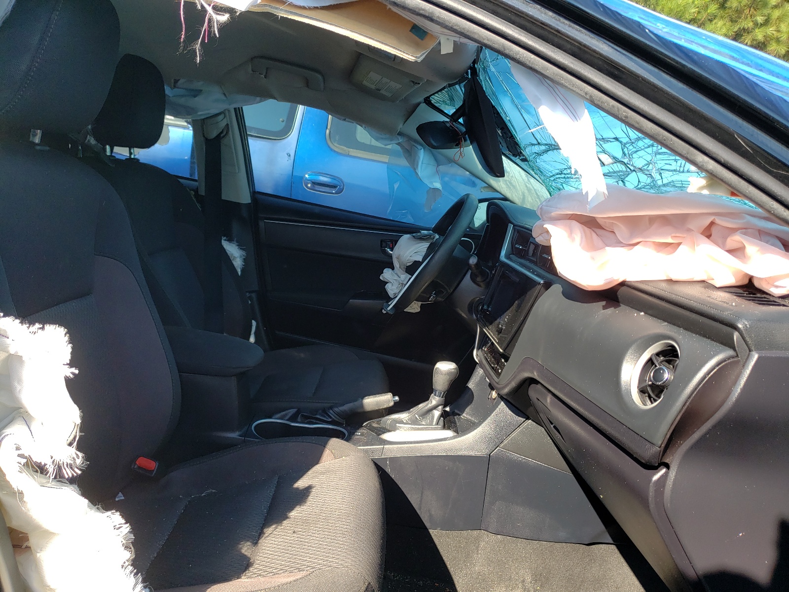 Photo 5 from auction – 2018 TOYOTA COROLLA L with VIN 2T1BURHE4JC048707