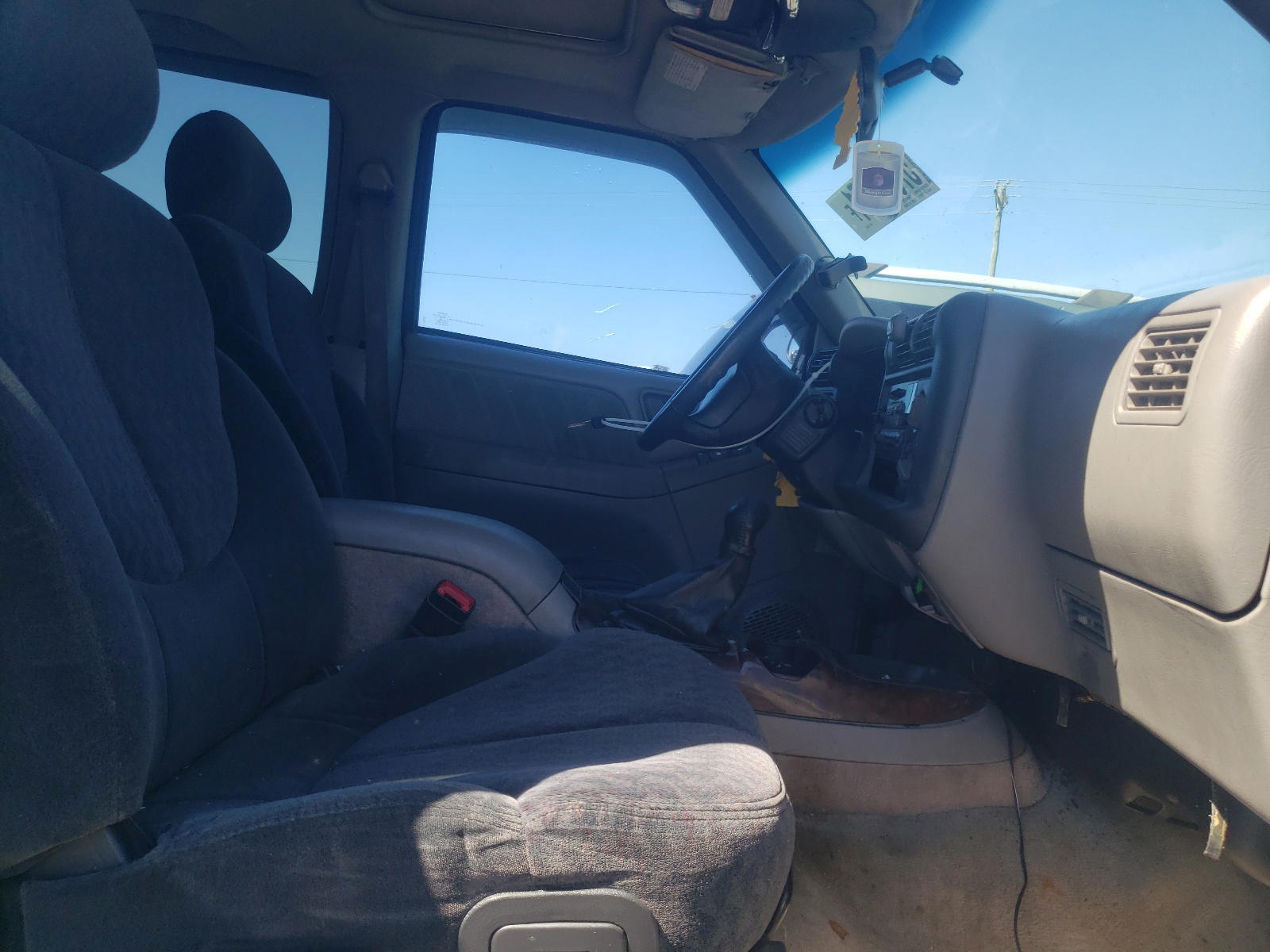 Photo 5 from auction – 1997 CHEVROLET BLAZER with VIN 1GNCS13W0VK225163