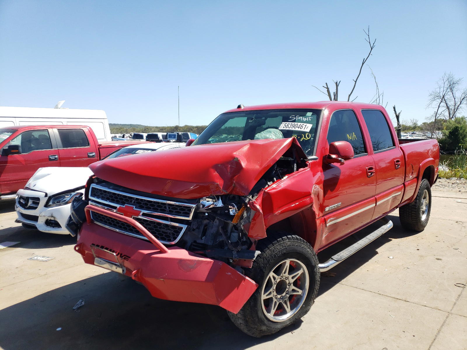 Photo 2 from auction – 2005 CHEVROLET SILVERADO with VIN 1GCHC23U25F841682