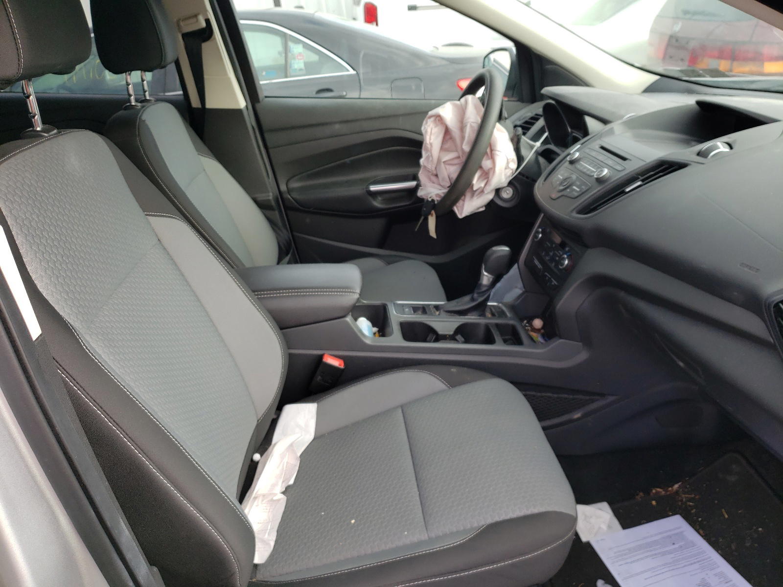 Photo 5 from auction – 2017 FORD ESCAPE SE with VIN 1FMCU9GD1HUC04207