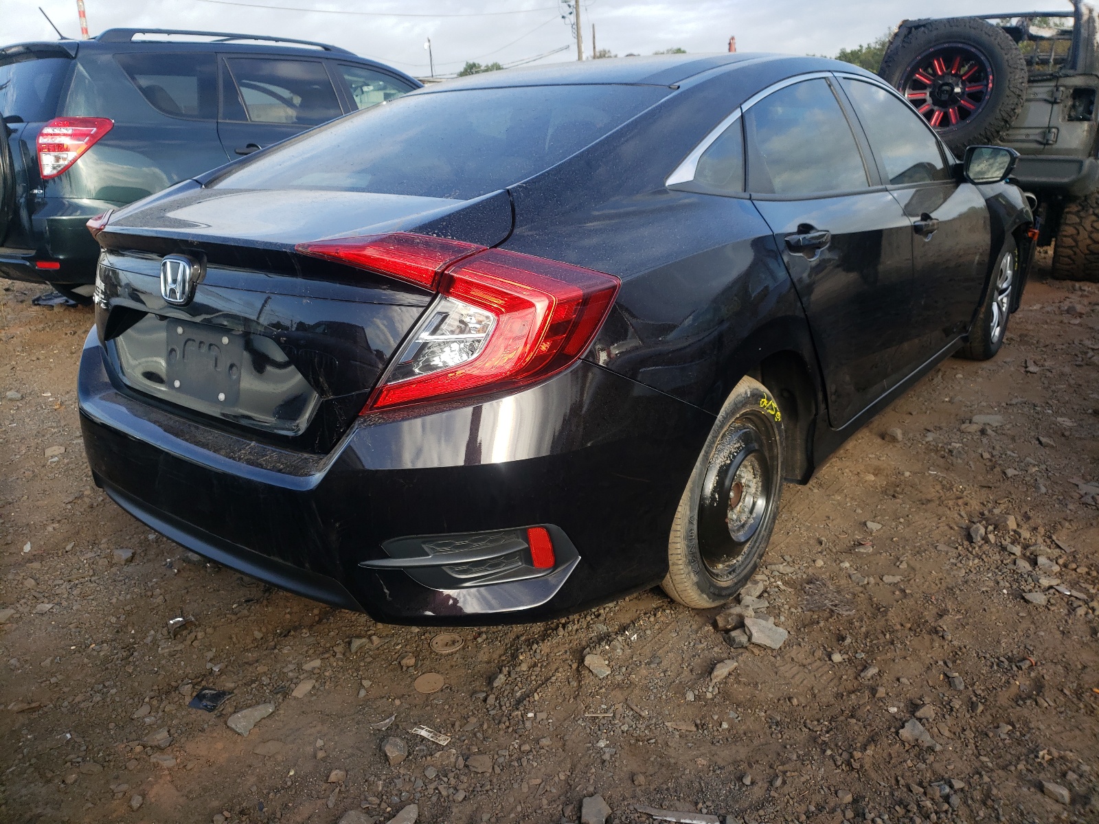 Photo 4 from auction – 2017 HONDA CIVIC LX with VIN 19XFC2F53HE226469