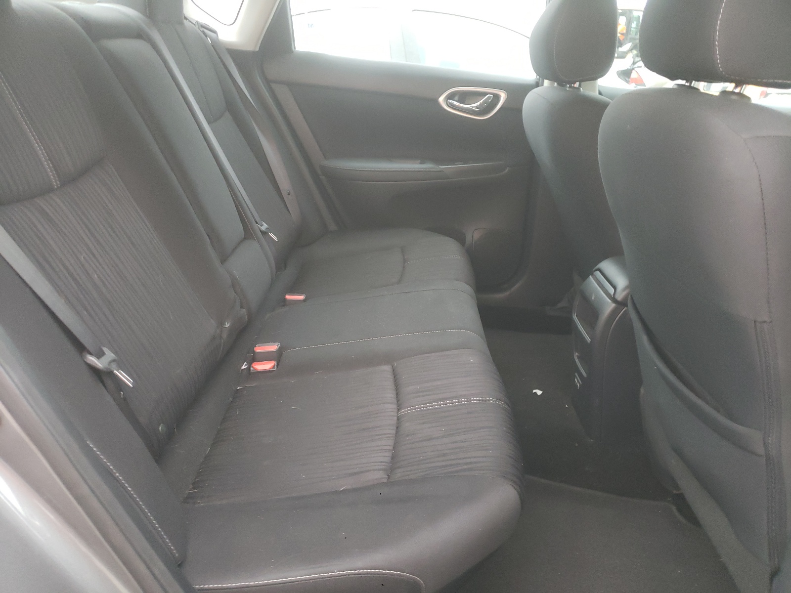 Photo 6 from auction – 2017 NISSAN SENTRA S with VIN 3N1AB7AP3HY374402
