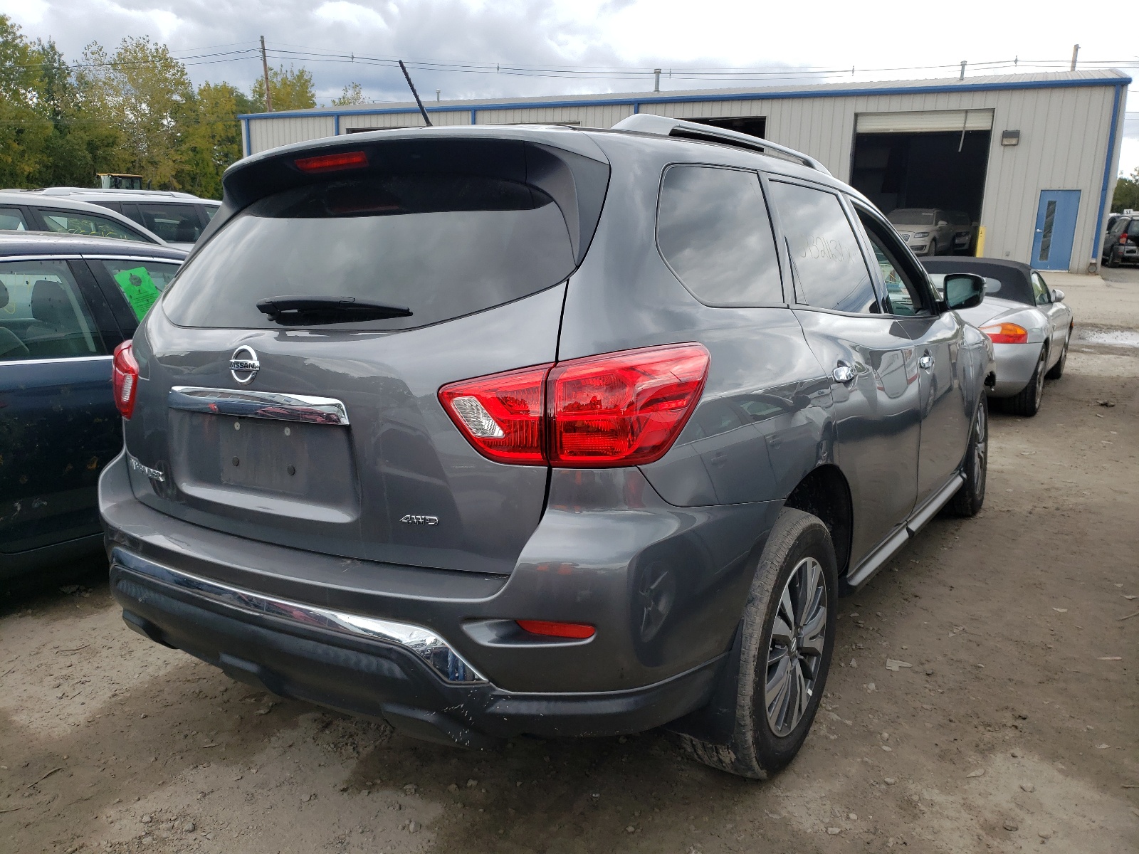 Photo 4 from auction – 2017 NISSAN PATHFINDER with VIN 5N1DR2MM4HC697811