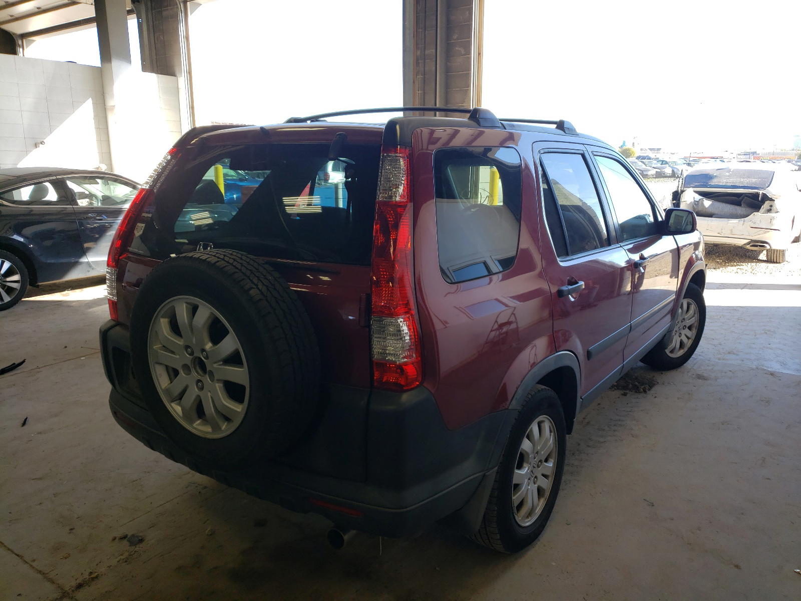 Photo 4 from auction – 2005 HONDA CR-V with VIN JHLRD78855C018775