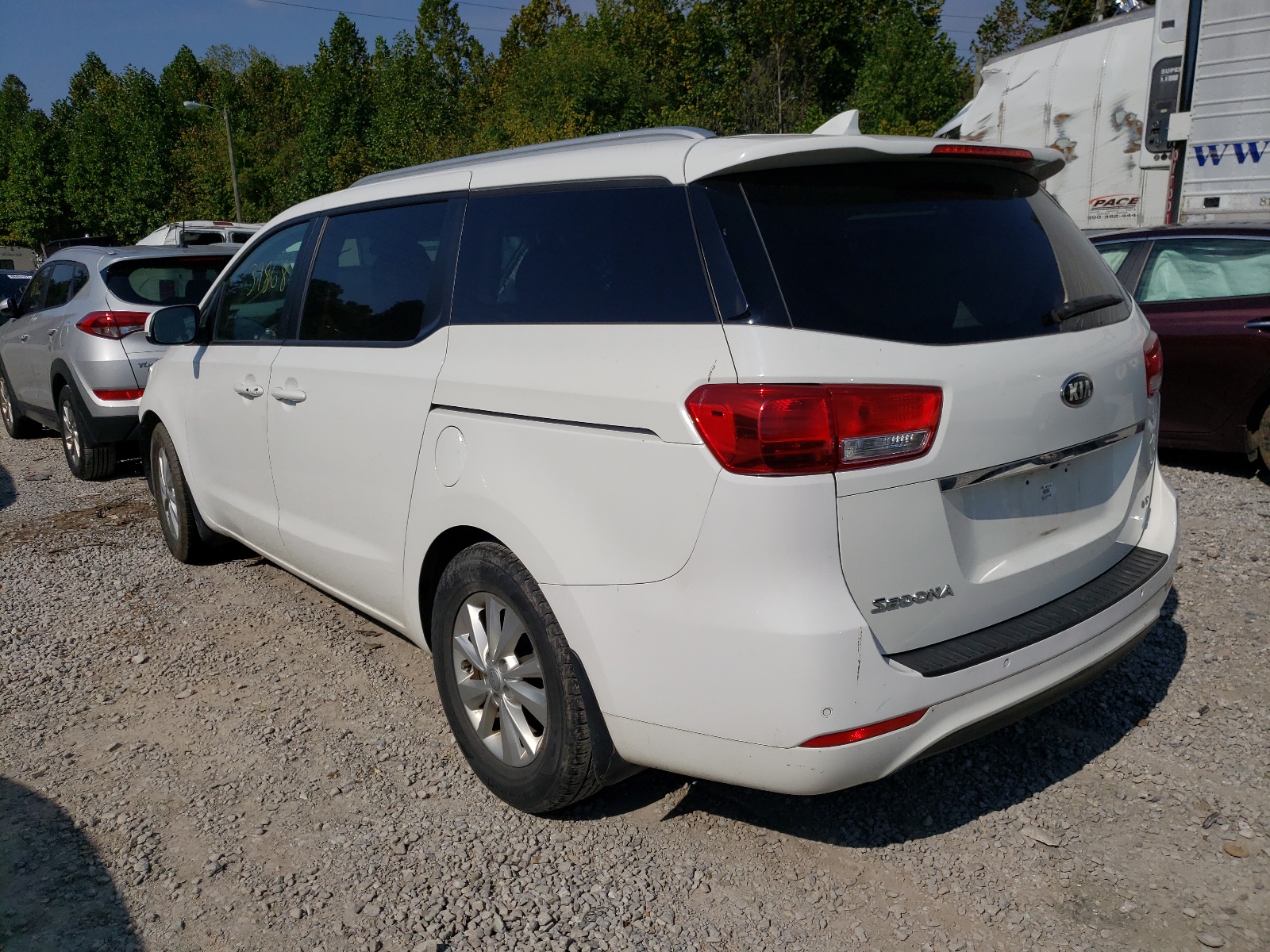 Photo 3 from auction – 2017 KIA SEDONA LX with VIN KNDMB5C14H6335705