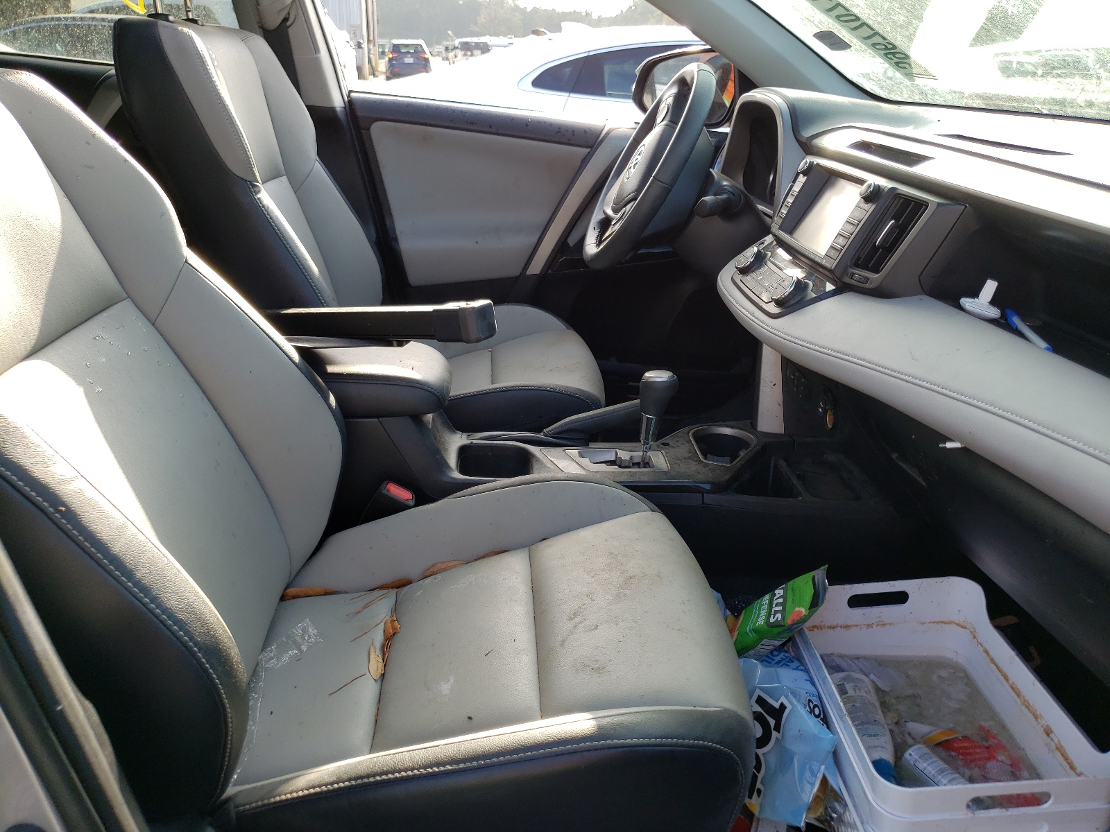 Photo 5 from auction – 2017 TOYOTA RAV4 LIMIT with VIN 2T3YFREV6HW329268