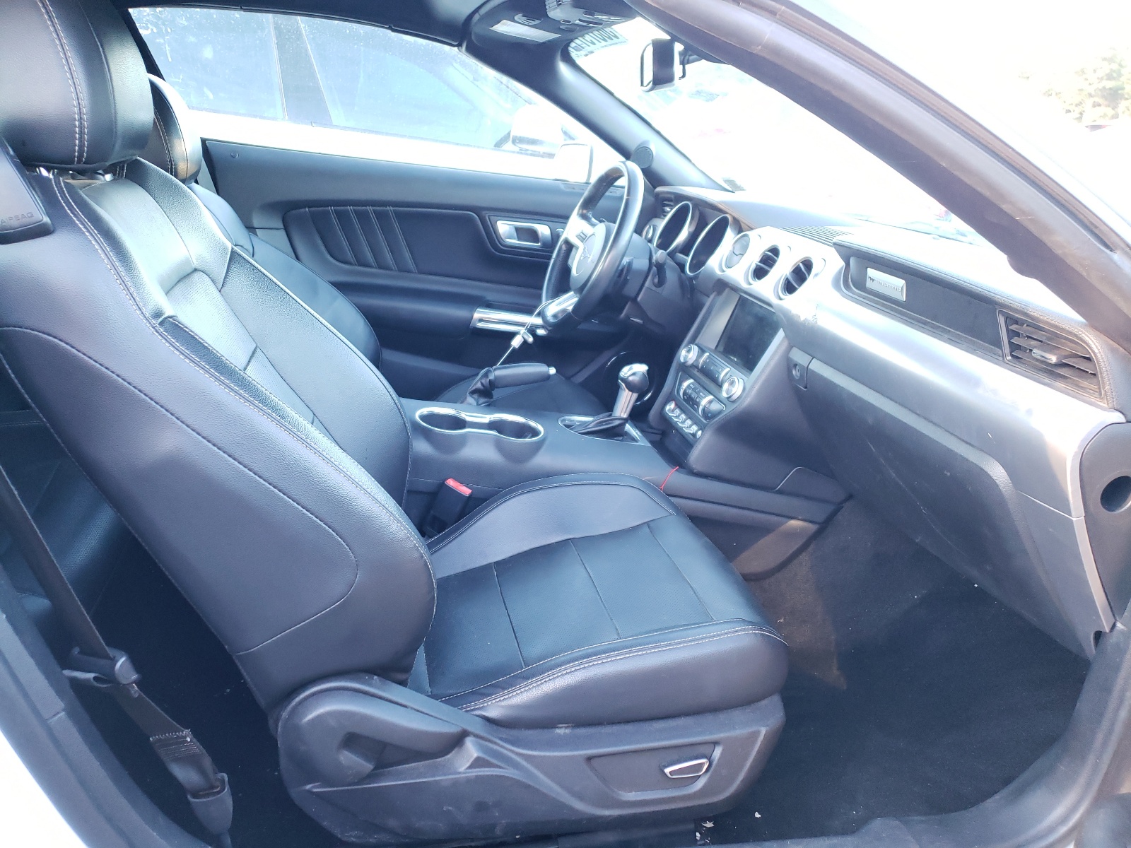 Photo 5 from auction – 2018 FORD MUSTANG with VIN 1FATP8UH0J5132659