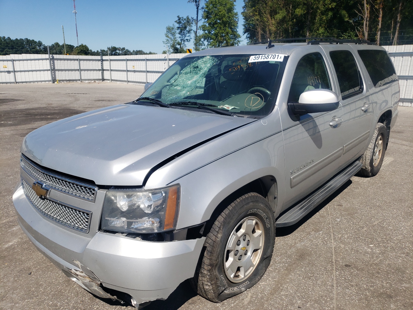 Photo 2 from auction – 2011 CHEVROLET SUBURBAN C with VIN 1GNSCJE00BR219223