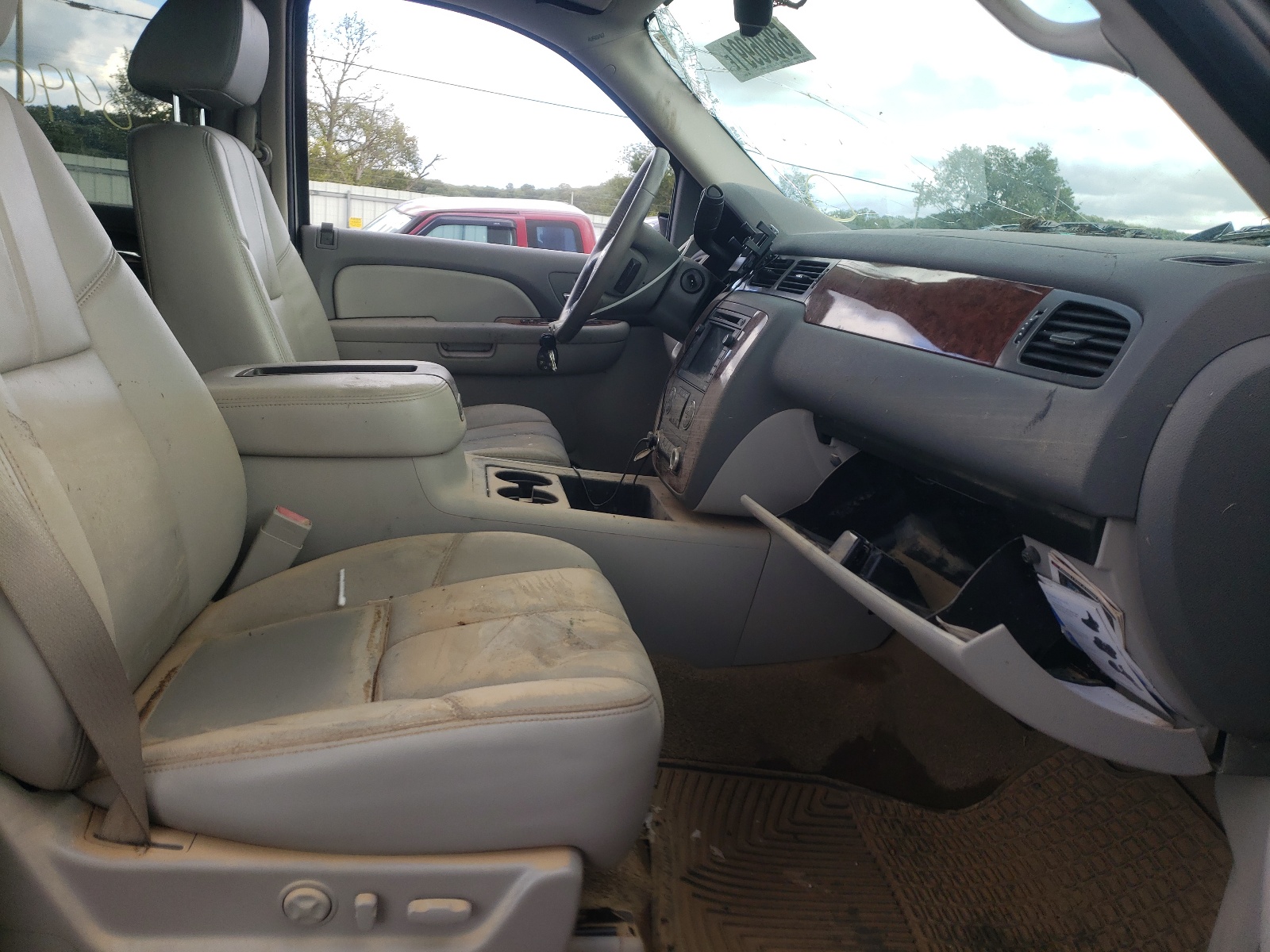 Photo 5 from auction – 2008 CHEVROLET SUBURBAN K with VIN 1GNFK16388J206904