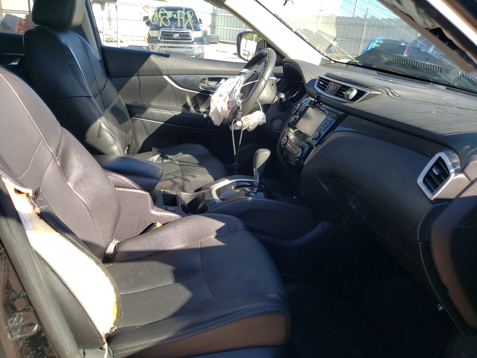 Photo 5 from auction – 2015 NISSAN ROGUE S with VIN 5N1AT2MV6FC902572
