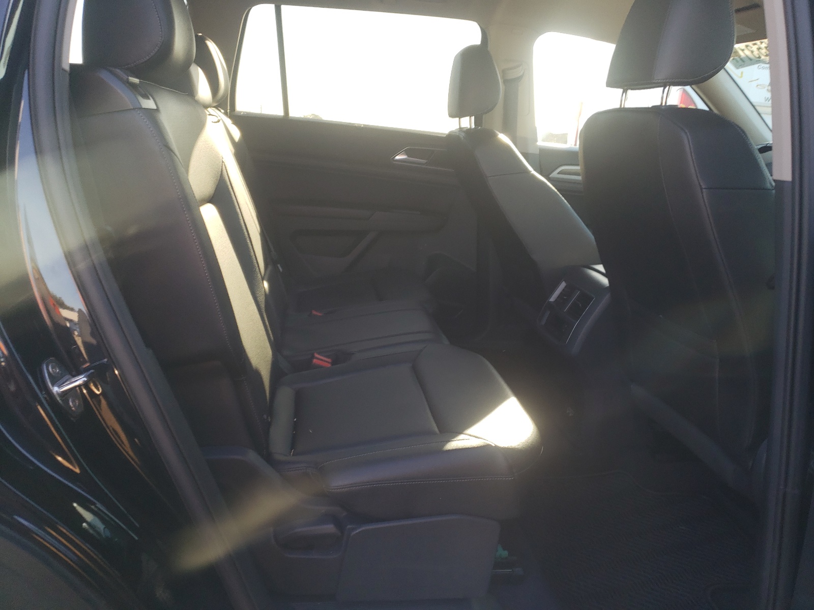 Photo 6 from auction – 2018 VOLKSWAGEN ATLAS SEL with VIN 1V2RR2CA5JC562035