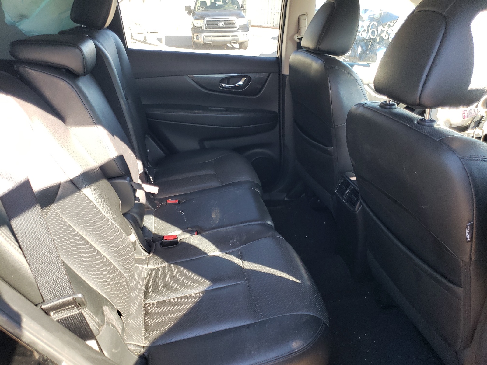 Photo 6 from auction – 2015 NISSAN ROGUE S with VIN 5N1AT2MV6FC902572