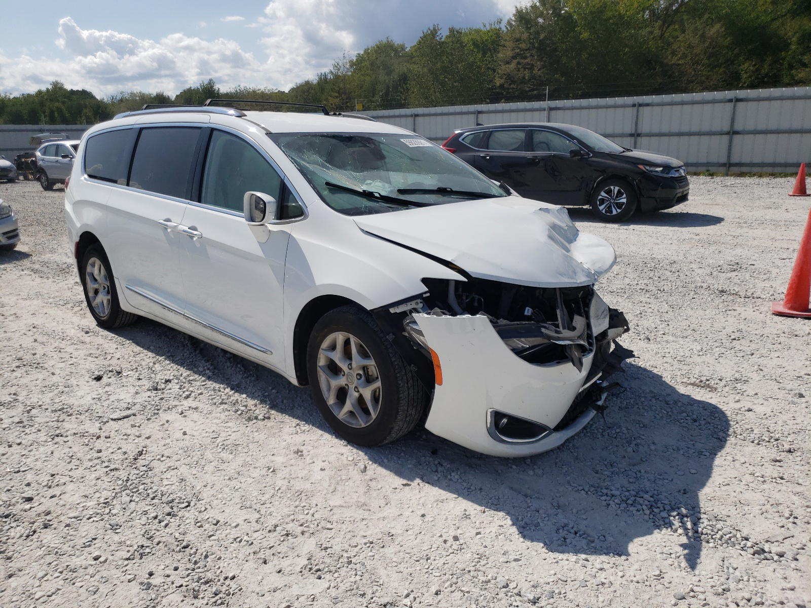 CHRYSLER PACIFICA T 2017 with VIN 2C4RC1EGXHR518466 - Photo from auction