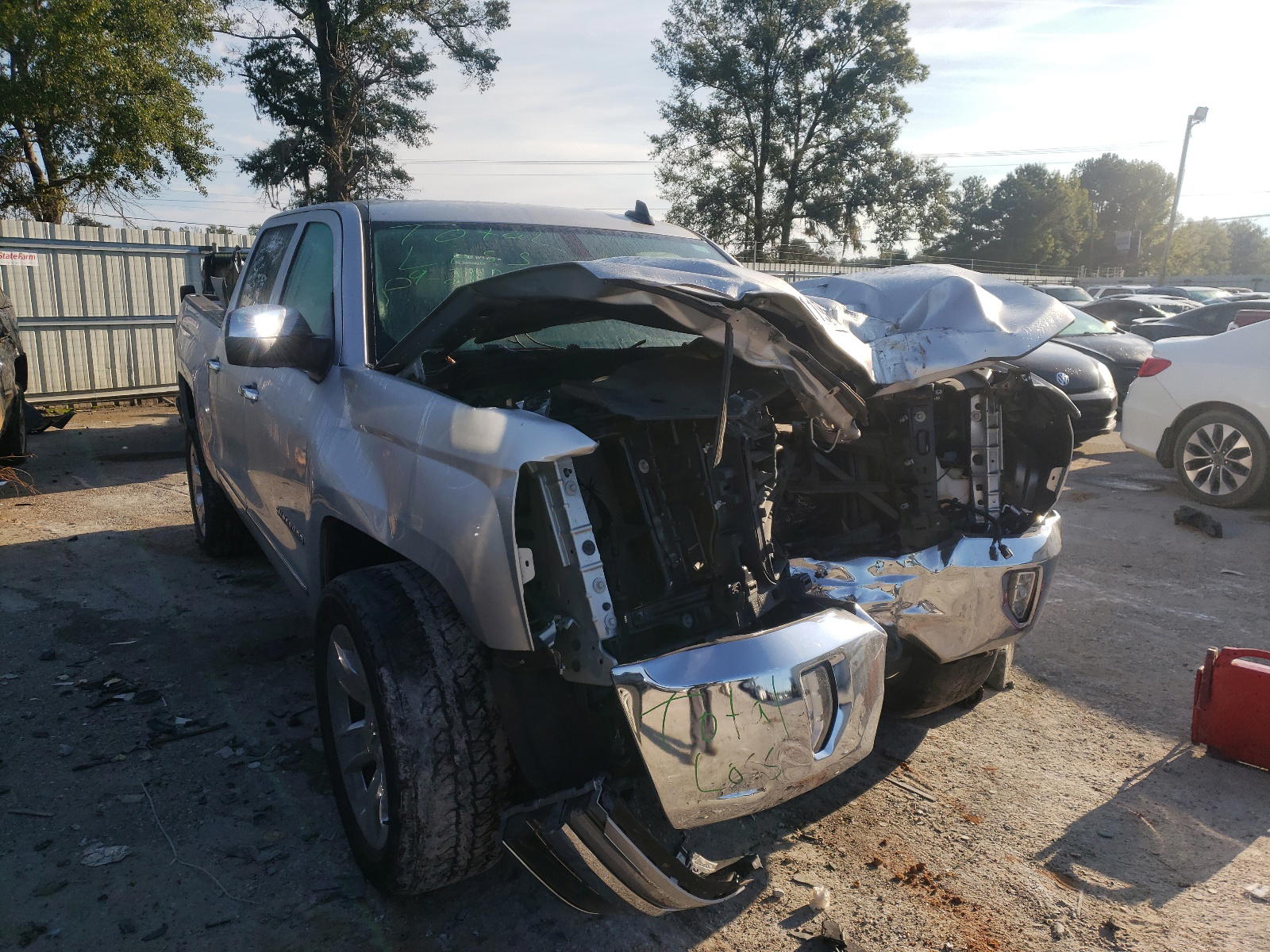CHEVROLET SILVERADO 2018 with VIN 3GCUKSECXJG621544 - Photo from auction