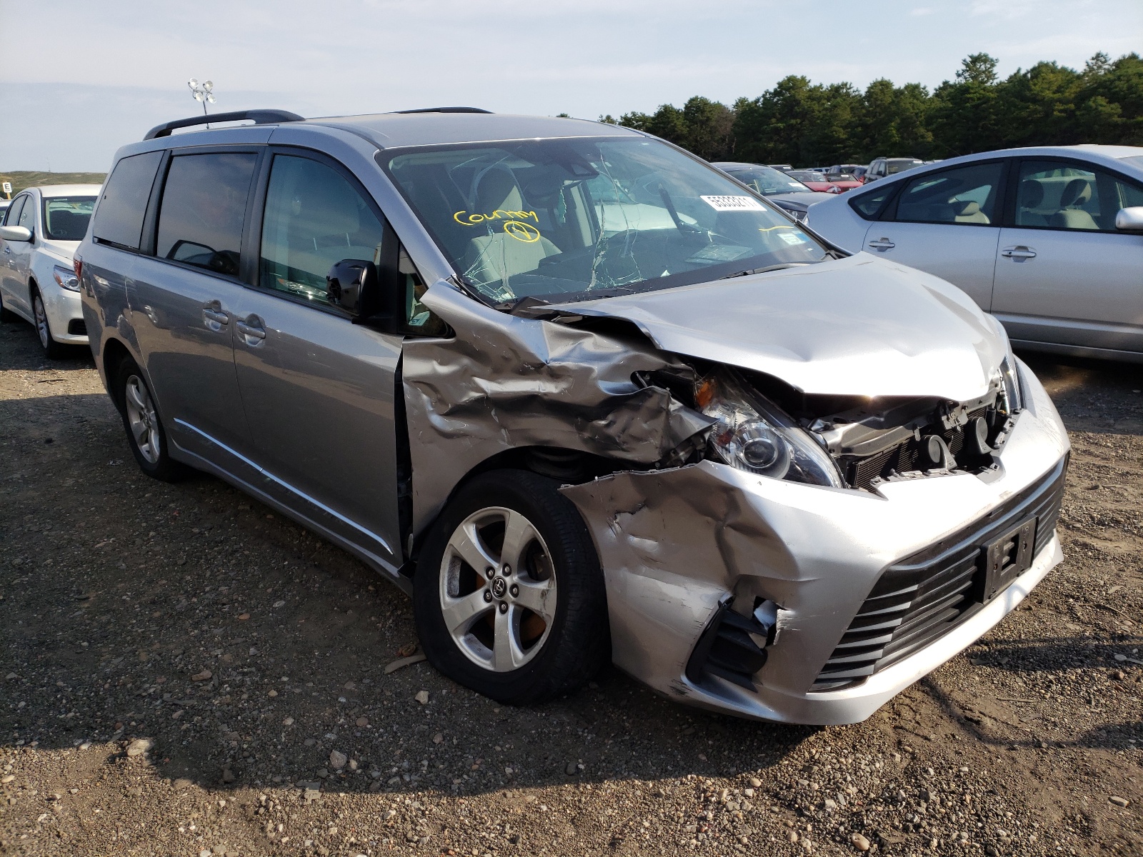 Photo 1 from auction – 2018 TOYOTA SIENNA LE with VIN 5TDKZ3DC2JS932901