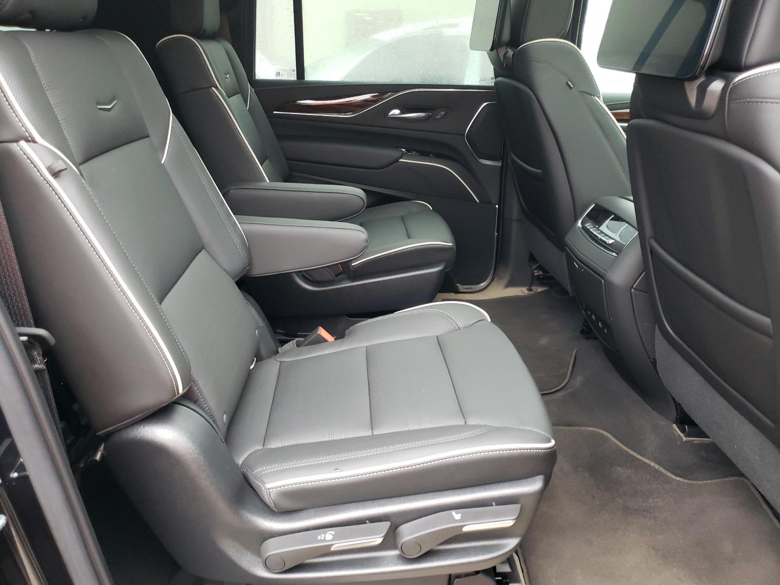Photo 6 from auction – 2021 CADILLAC ESCALADE E with VIN 1GYS4KKL2MR403117